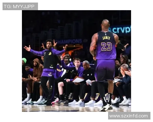 詹姆斯带领湖人对阵雷霆精彩比赛视频回顾与分析