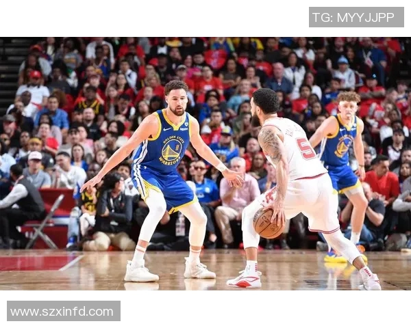 汤普森与库里携手砍下72分，勇士横扫湖人取得10连胜