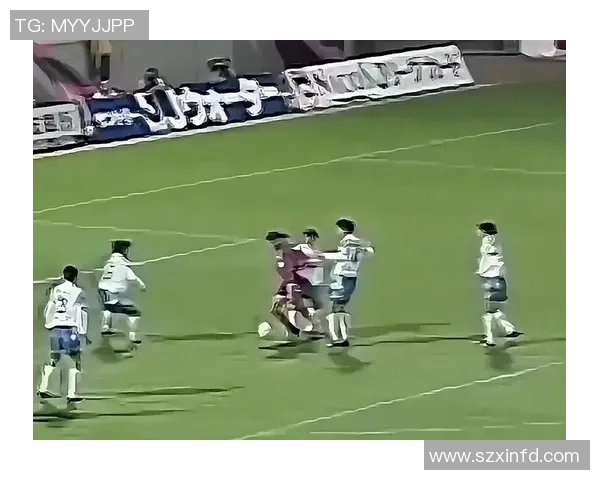 伊塔尔与多瑙的激烈对决揭示足球战术的魅力与精彩瞬间 伊塔尔与多瑙的激烈对决揭示足球战术的魅力与精彩瞬间